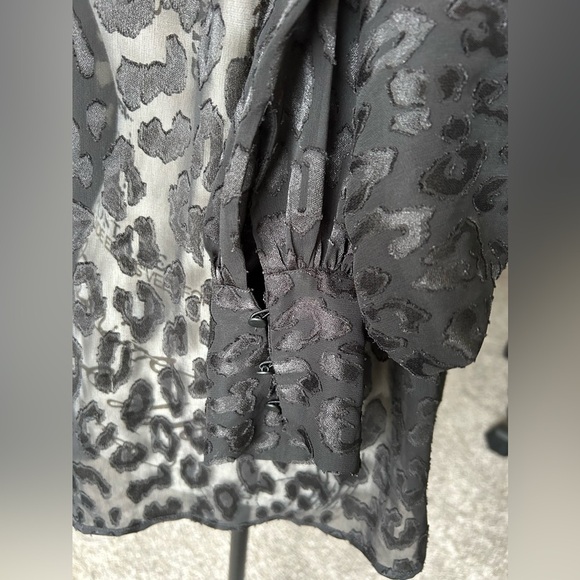 EXPRESS women’s sheer animal print blouse with dramatic sleeves size small - Picture 4 of 12